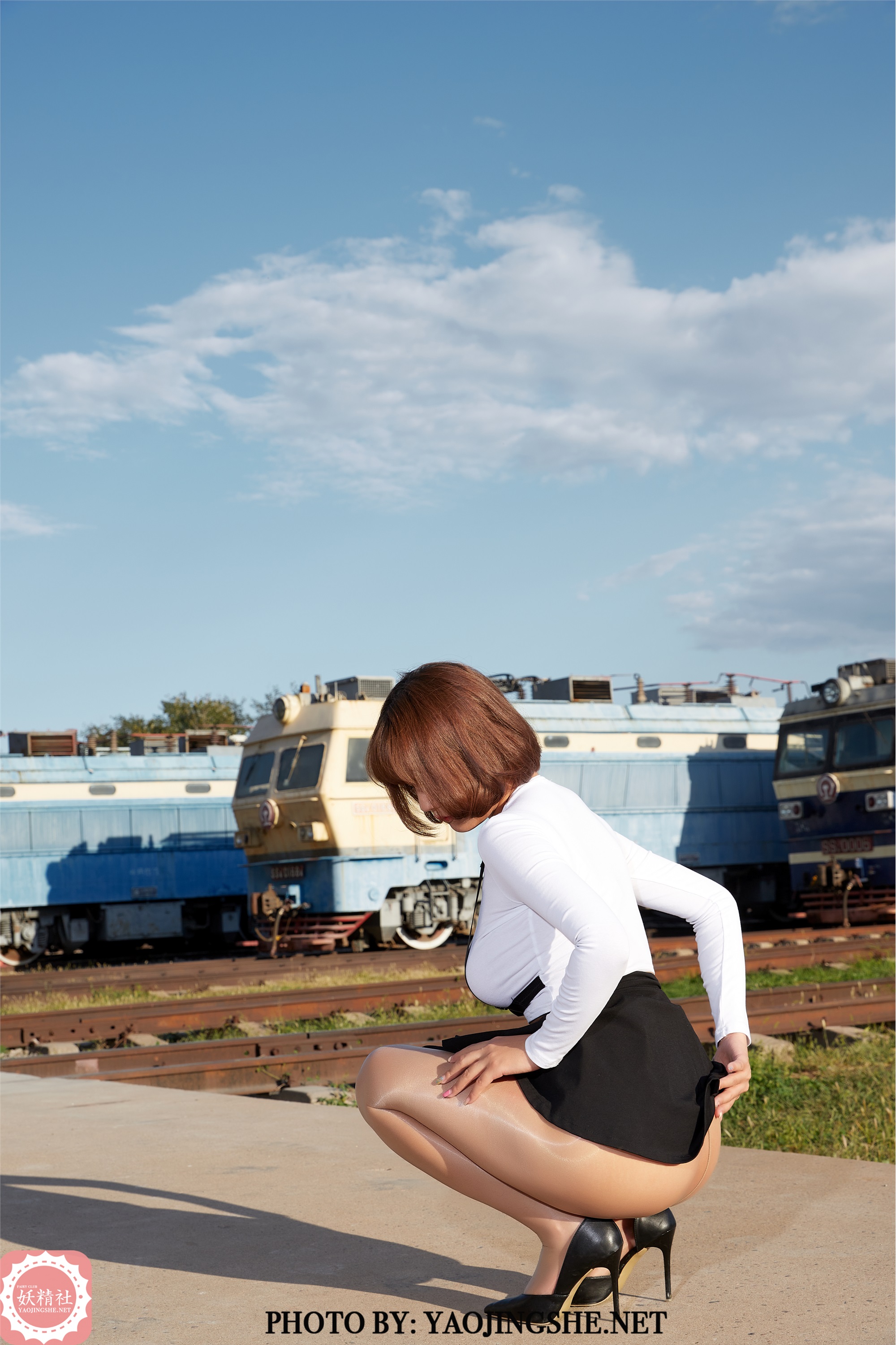 YAOJINGSHE 妖精社 T2042《唐飞飞-逆光车站》